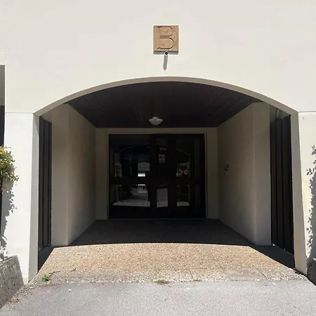 Renove Au Centre Village Avec Balcon - Fr-1-624-180 *