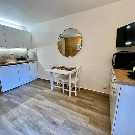 Renove Au Centre Village Avec Balcon - Fr-1-624-180 Samoëns